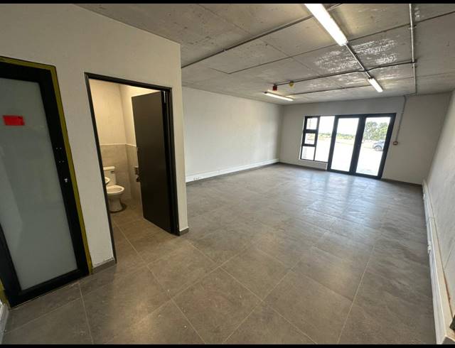 1,231M² WAREHOUSE TO LET IN LANSERIA
